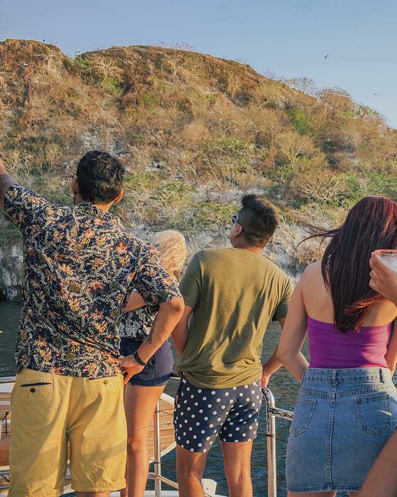 Trips & Sea Puerto Vallarta-Renta de Yates y Lanchas Privadas-Categoría Grupos Privados